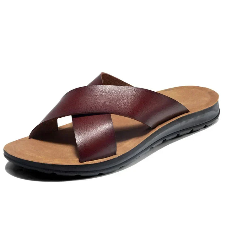 Duurzame bruine leren heren sandalen, tijdloze slip-ons die comfort bieden de hele zomer.