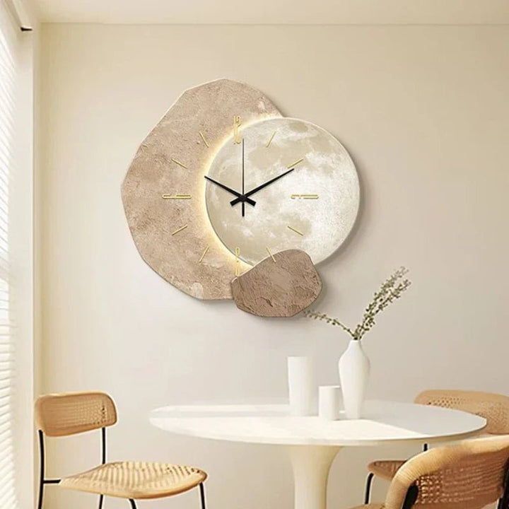 Scandinavisch design wandklok, minimalistisch en stil, creëert sfeer in elk modern interieur.