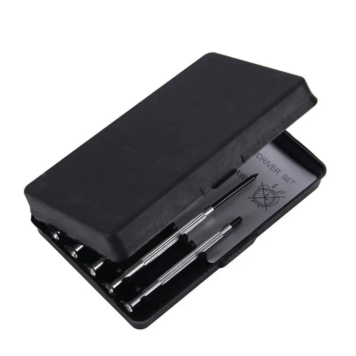 Scherpe close-up van een micro schroevendraaiertip, cruciaal voor reparatie van sieraden en kleine elektronica.