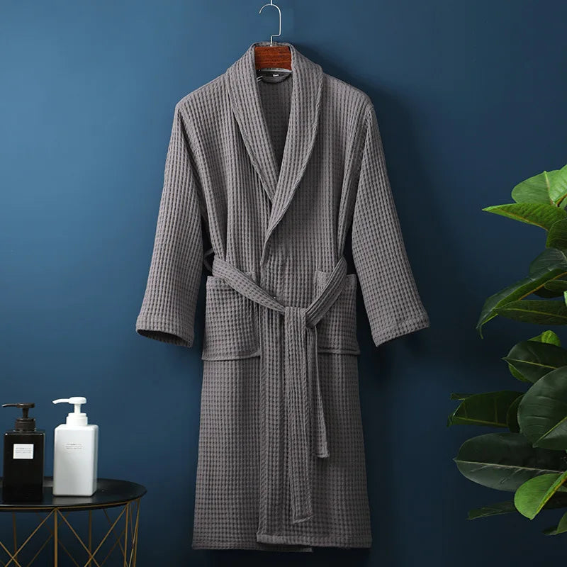 Luxe zachte katoenen badjas Robin voor ongeëvenaard comfort en diepe ontspanning, ademend en huidvriendelijk.