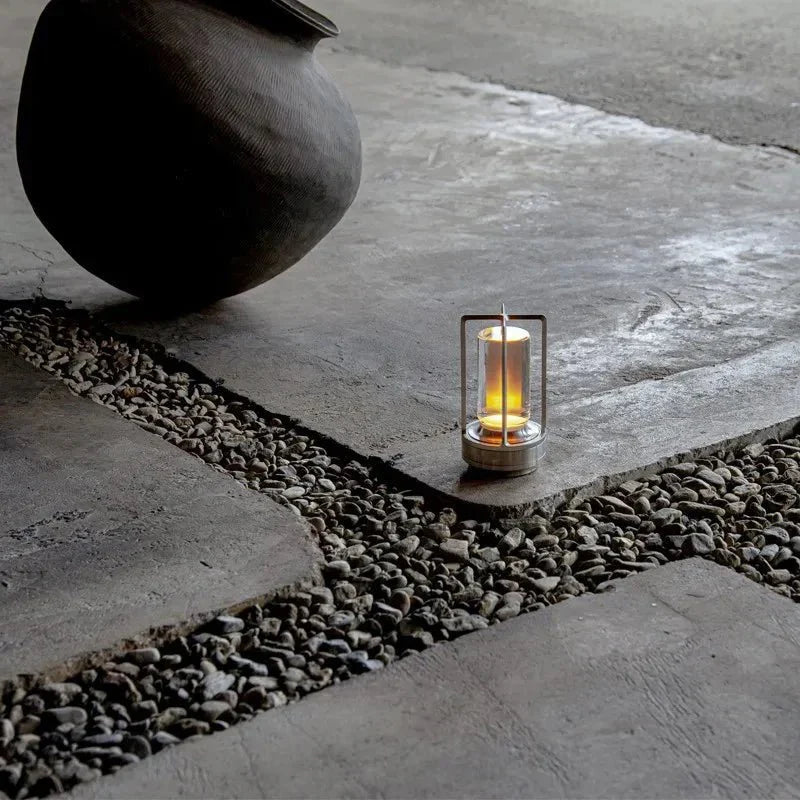 Dimbare vintage tafellamp. Flexibel draadloos design voor elke plek in uw interieur.