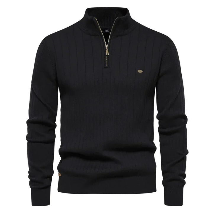 Close-up van de hoogwaardige ritssluiting en de opstaande kraag van deze comfortabele heren katoenen pullover.