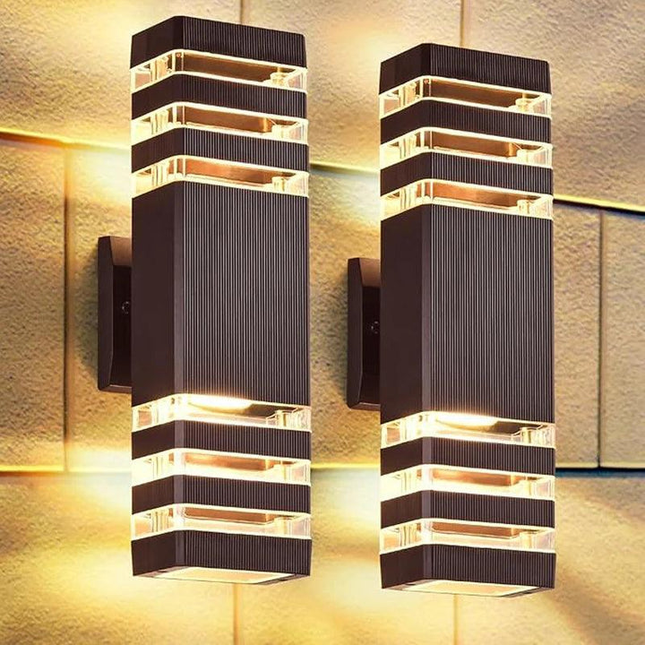 Moderne LED buitenwandlamp met stijlvol up & down lichteffect voor gevel en tuin.