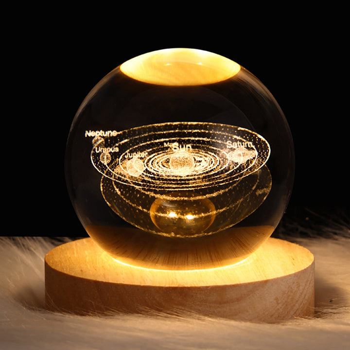 Kristallen lichtbol, €30. Voeg sfeervolle verlichting toe aan je interieur met 3D effect.