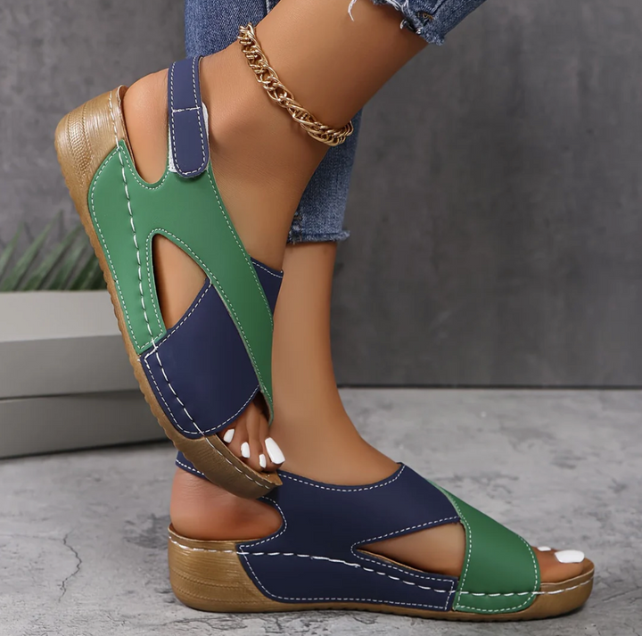Ergonomische zool dames wandelsandalen biedt voetondersteuning en ademend comfort voor zomerse avonturen.
