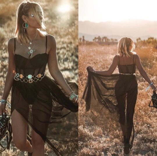 Model draagt de chique Amelie Vogue vintage festivaljurk, ideaal voor een zomerse, feestelijke look.