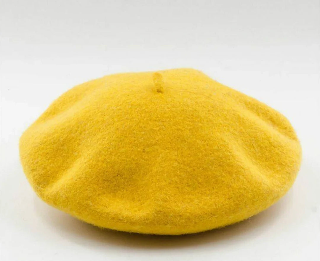 Elegante dames wollen baret, perfecte wintermuts. Combineert warmte met klassieke stijl.