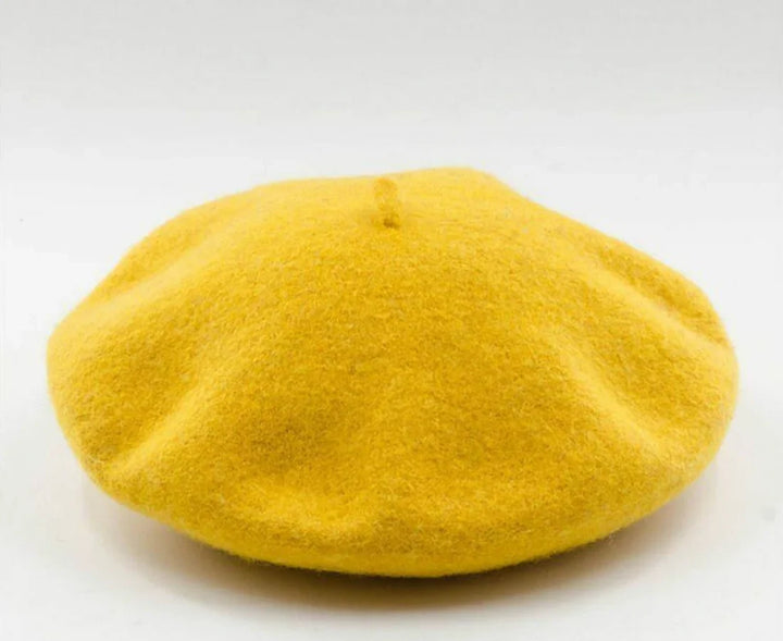 Elegante dames wollen baret, perfecte wintermuts. Combineert warmte met klassieke stijl.