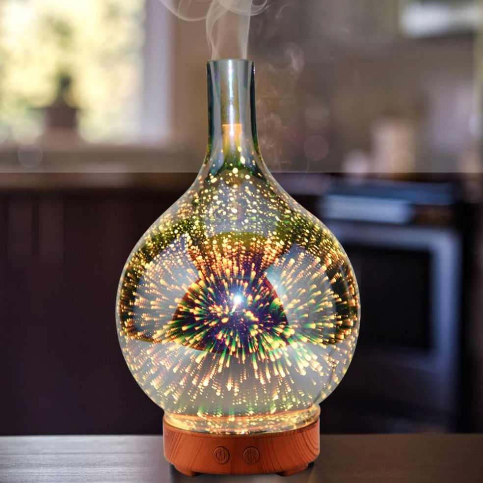 Aromadiffuser sfeerlicht met wisselende LED kleuren en rustgevende nevel; ideaal voor interieur en welzijn.
