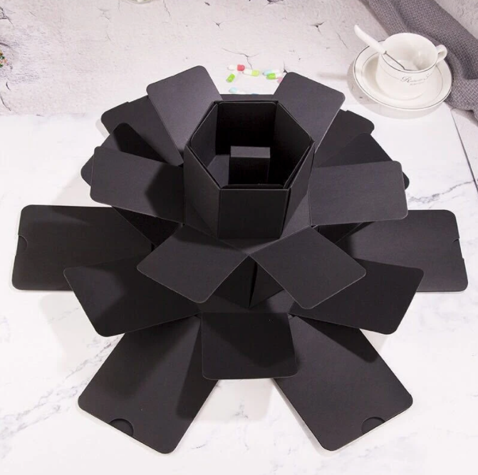 Open deze magische explosiebox en onthul verrassende persoonlijke herinneringen; een DIY cadeau voor elke gelegenheid.