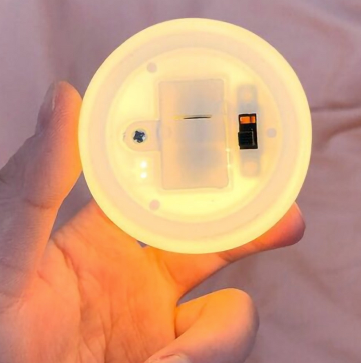 Schelpen nachtlampje met parel, zorgt voor rustgevende sfeerverlichting in de slaapkamer of kinderkamer.