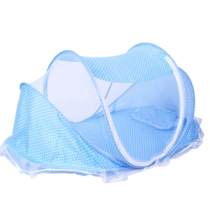Draagbaar kinderbedje/babybedje met muggennet, beschikbaar in blauw en roze. Eenvoudig opvouwbaar.