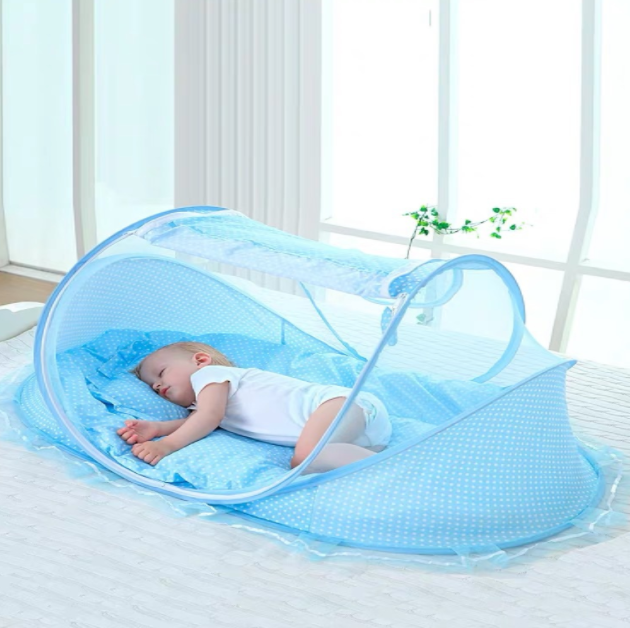 Compact opvouwbaar babybedje/reiswieg met volledige muggenbescherming voor comfort en veiligheid.