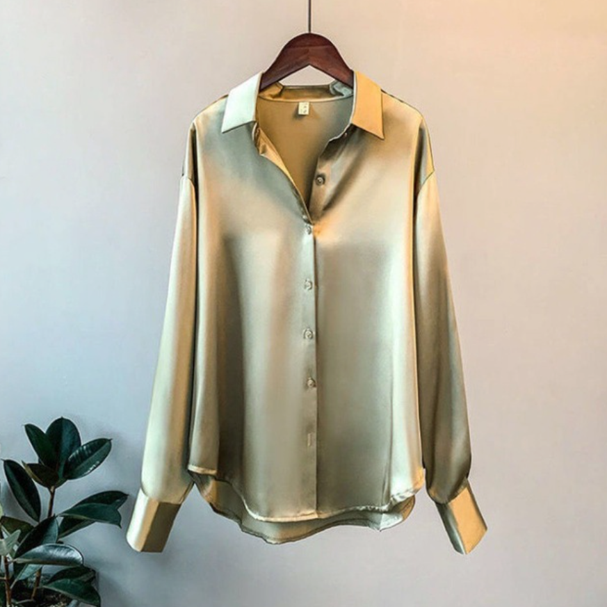 Klassieke damesblouse met lange mouwen en kraag, perfect voor een elegante zakelijke outfit of een comfortabele casual chic look.
