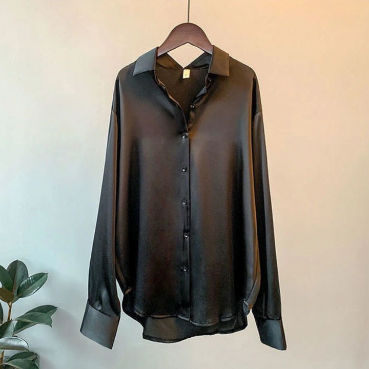 Vrouwelijke blouse met klassieke kraag en lange mouwen, ideaal voor een elegante en modieuze uitstraling, comfortabel en losvallend.
