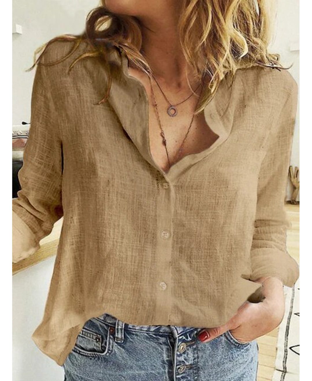 Veelzijdige damesblouse met lange mouwen, ideaal voor zowel een formele vergadering als een casual uitje. Tijdloze elegantie.