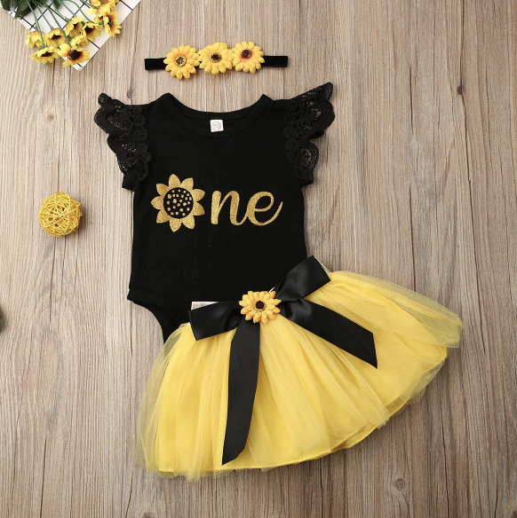 Schattige baby meisjes zonnebloem jurk, comfortabele zomerkleding perfect voor speelplezier en zonnige dagen.