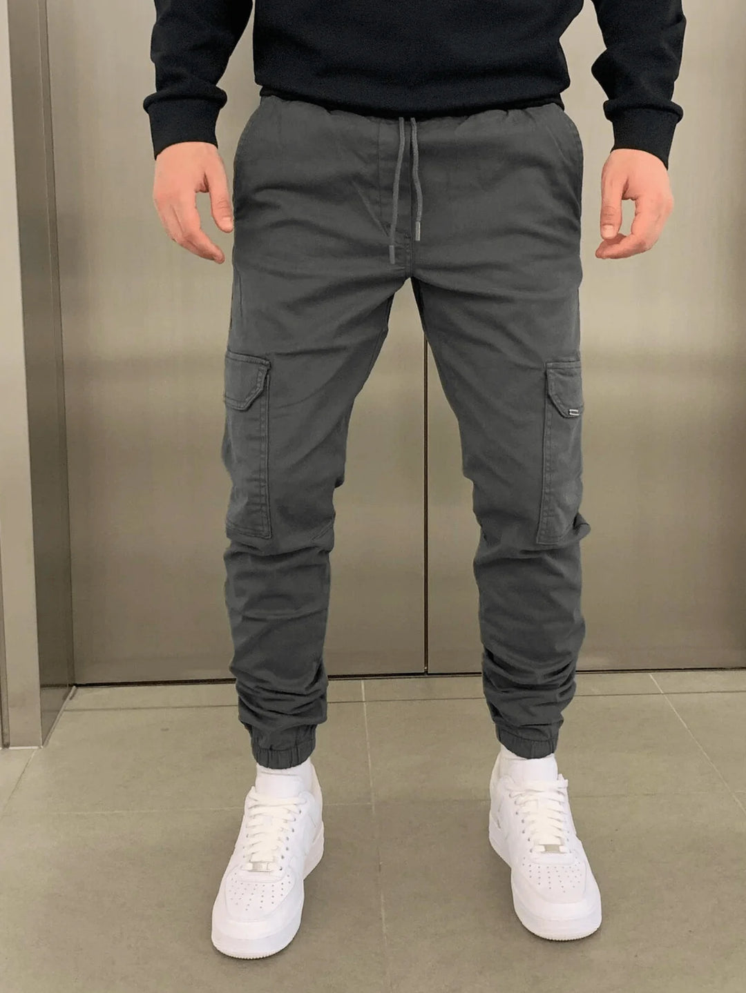 Veelzijdige heren slim tapered cargo joggers David, makkelijk te combineren voor zowel sportieve als casual looks.