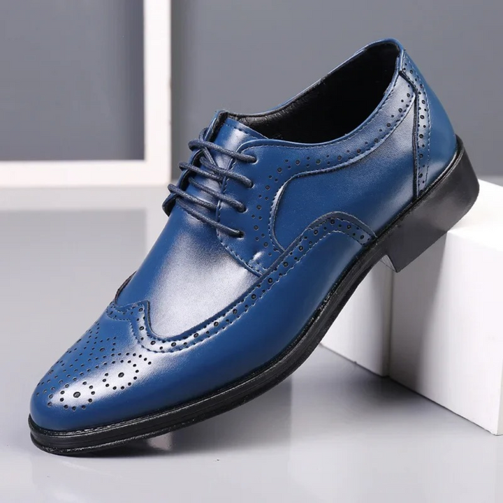 Tijdloze heren wingtip schoenen, vetersluiting, perfect voor bruiloften en zakelijke bijeenkomsten. Elegante keuze.