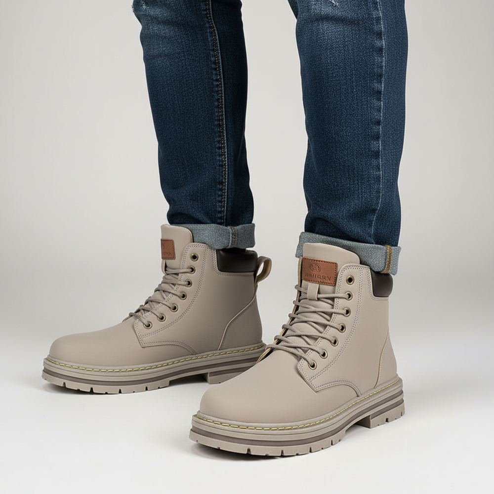 Detail van de waterbestendige, stijlvolle heren boots. Robuuste veterschoenen voor dagelijks gebruik.