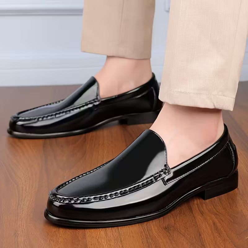 Zakelijke slip-ons heren, puntige neus, lichtgewicht en comfortabel, verkrijgbaar in zwart.