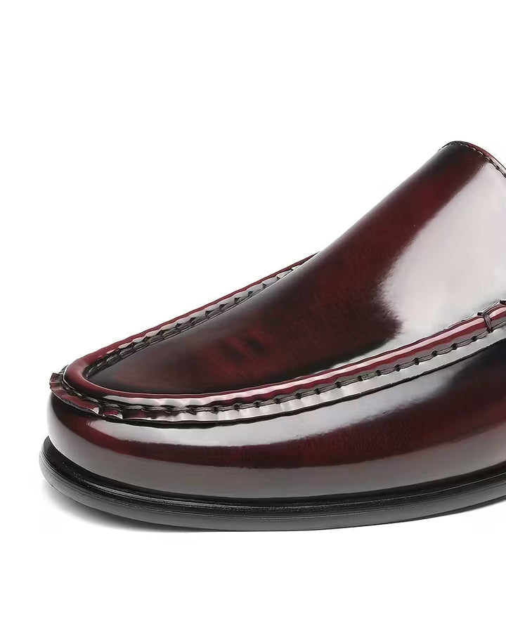 Lichtgewicht heren zakelijke schoenen, slip-on, puntige neus, comfortabel en stijlvol.