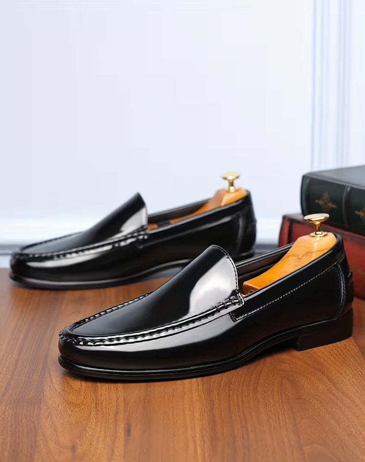 Stijlvolle heren nette schoenen, puntige neus, lichtgewicht slip-on, donkerbruin.