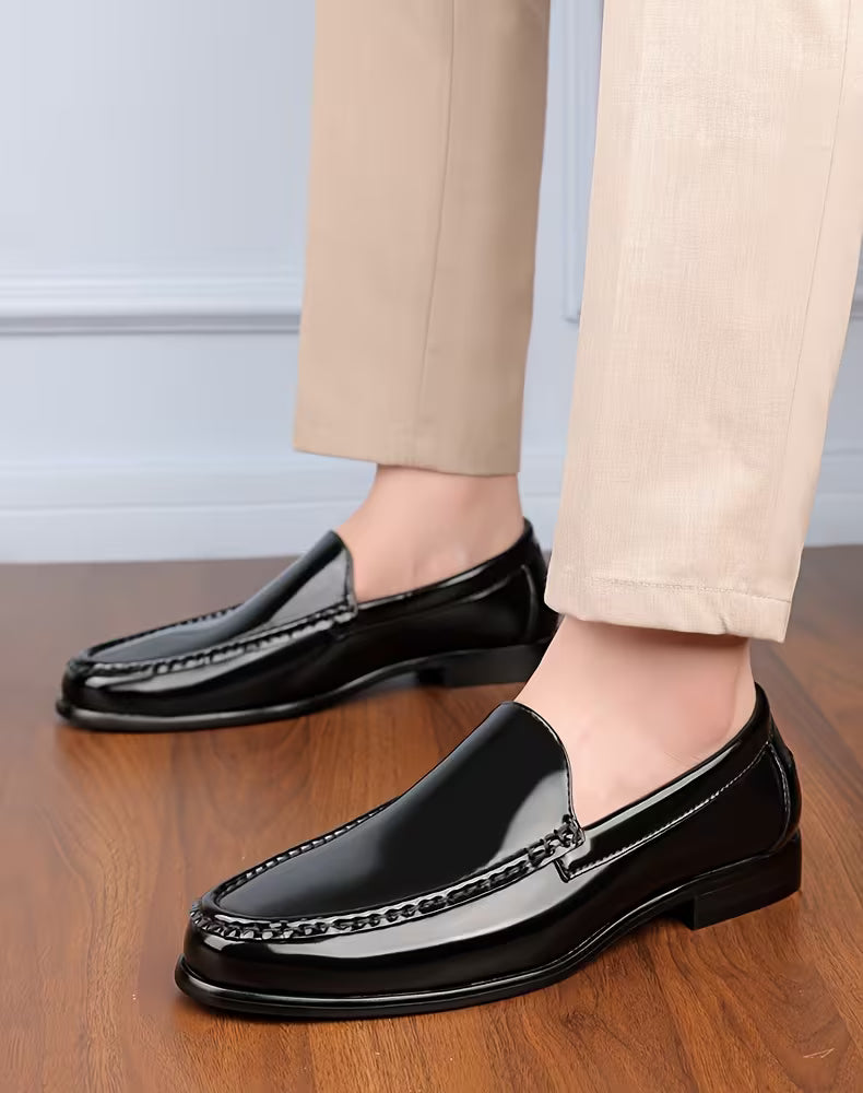 Casual chic heren slip-ons, donkerbruin, puntige neus, lichtgewicht en uiterst comfortabel.