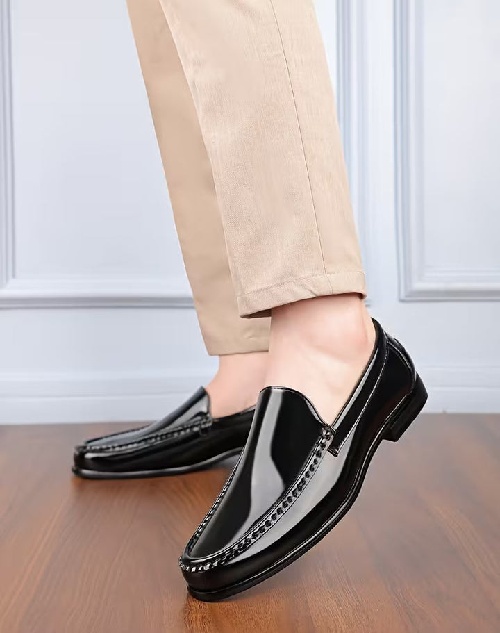 Zwarte heren nette schoenen, puntige neus, lichtgewicht comfort, perfect voor kantoor en feest.