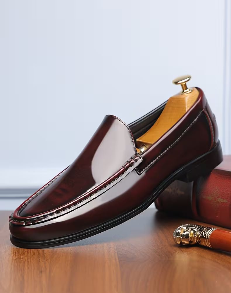 Stijlvolle heren slip-ons, zwarte puntige neus, comfortabel en lichtgewicht voor elke gelegenheid.