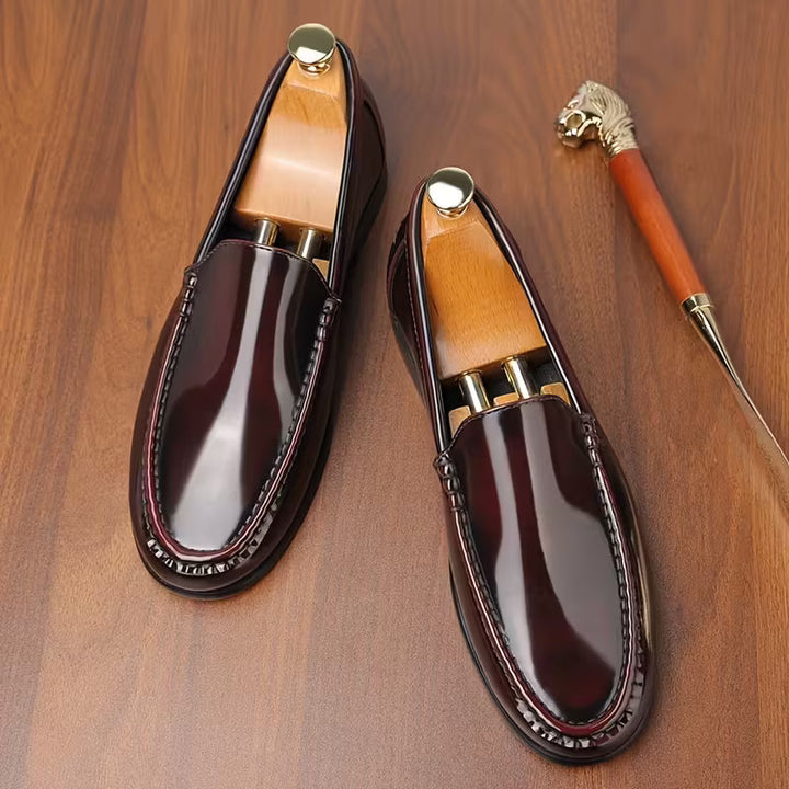 Donkerbruine heren formele slip-ons, puntige neus, lichtgewicht voor maximaal comfort.