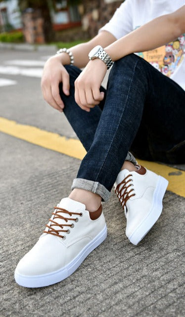 Comfortabele sportieve herenschoenen, perfect voor actieve mannen die stijl waarderen.