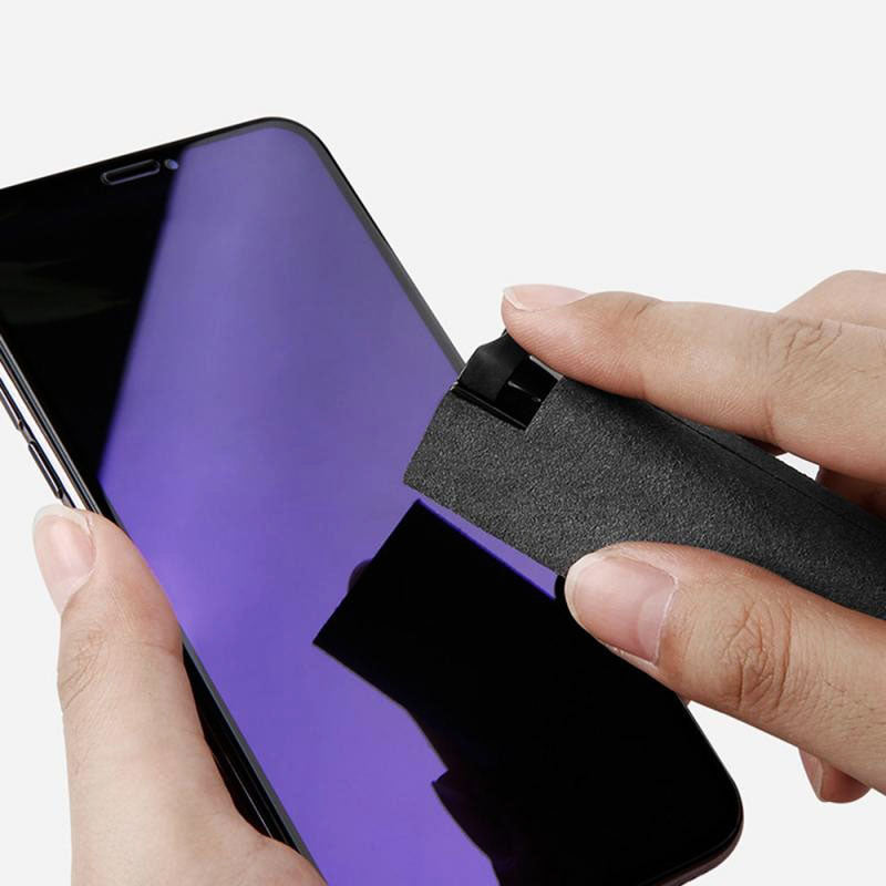 Draagbare telefoonreiniger en tablet cleaner met sprayfunctie; voor hygiënisch scherm schoonmaak.