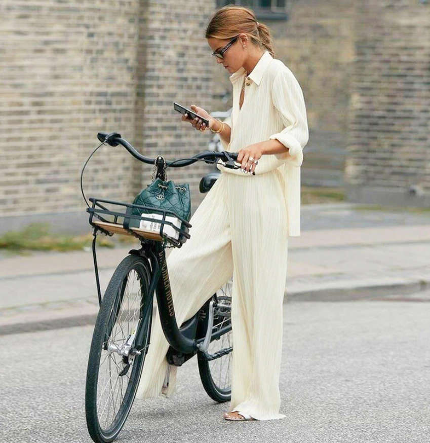 Comfortabel dames Evita ensemble, zachte stof, ideaal voor een relaxte en elegante look voor vrouwen.