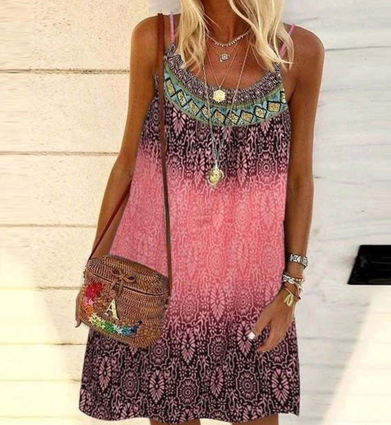 Comfortabele strandjurk voor dames. Casual zomerjurk met levendige, fleurige print. Ideaal voor warme dagen.