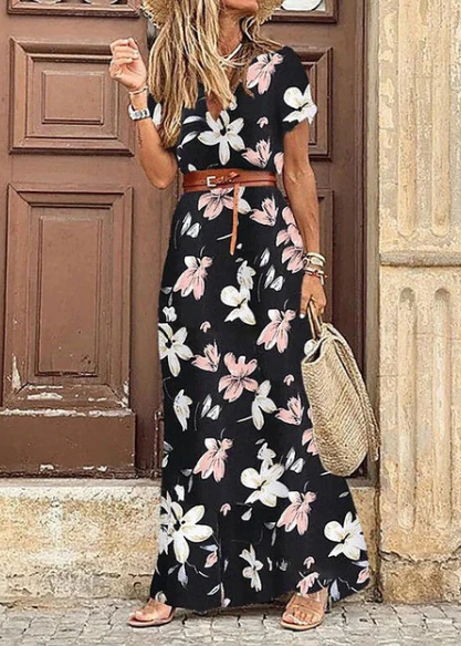 Comfortabele lange dames jurk met V-hals en korte mouwen, bohemian print, als veelzijdige strandjurk.