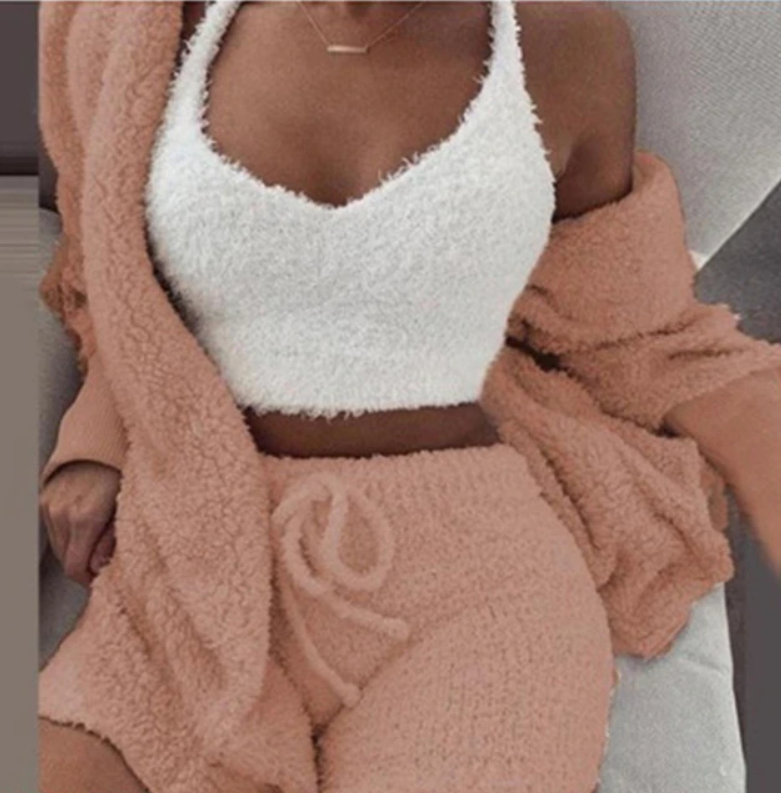 Veelzijdig dames loungewear set met lange mouwen en broek, geschikt voor thuis of buiten.