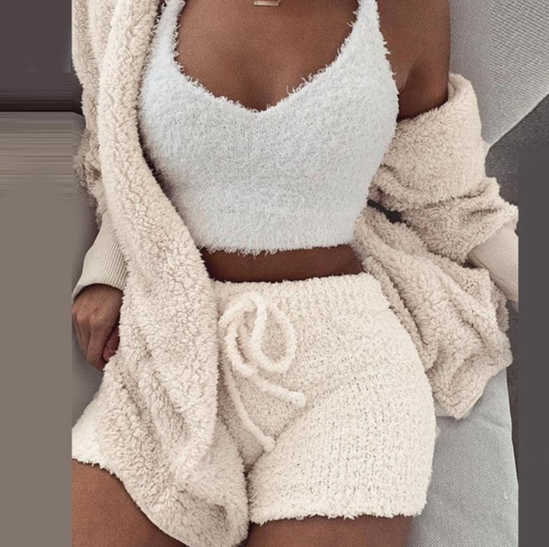 Ontspannen in stijl met dit comfortabele dames pak, ideaal voor luie dagen.
