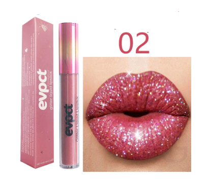 Close-up van glanzende lippen met diamanten effect, waterproof lipgloss en langhoudende formule.