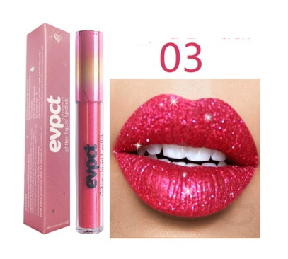 Swatches van diverse kleuren diamanten lippenstift, waterproof en extra glanzend op de huid.