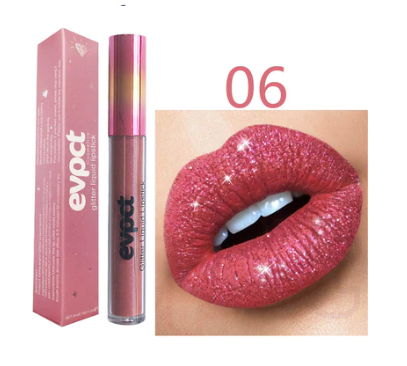 Trek de aandacht met deze glanzende, waterproof diamanten lippenstift, langhoudend en sprankelend.