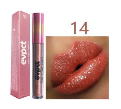 Aanbrengen van glanzende diamanten lippenstift, waterproof en langhoudend, voor perfecte lippen.