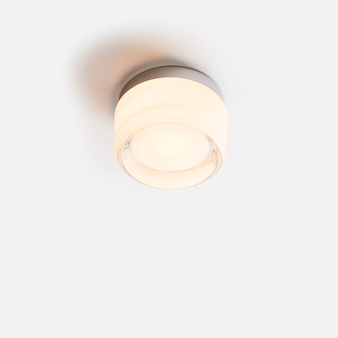Strakke muurlamp, elegante designlamp voor moderne huisdecoratie en functionele verlichting.