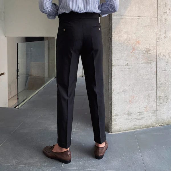 Comfortabele herenpantalon met verstelbare taille, perfect voor een veelzijdige lente/herfst look. Stijlvol en modern.