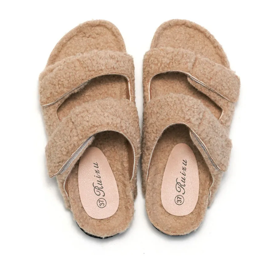 Zachte en gezellige dames sloffen, perfect voor de winter, met ingebouwde voetboogondersteuning voor thuis.