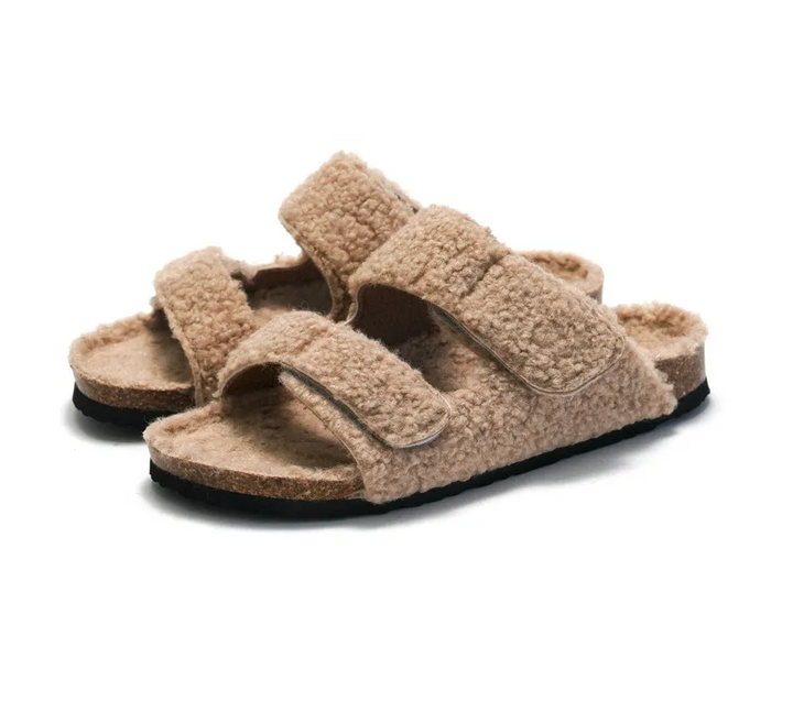 Warme dames winterpantoffels met voetboogondersteuning, ideaal voor comfortabel binnenhuis gebruik in de kou.
