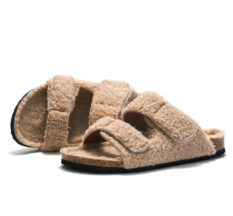 Comfortabele dames winter pantoffels met extra zachte voering en anatomische voetboogondersteuning.