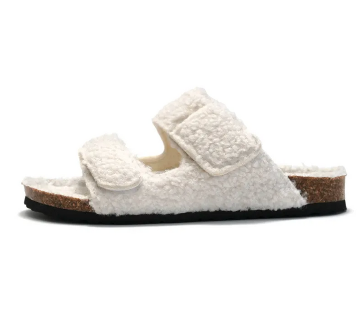 Gezellige warme dames pantoffels voor de koude wintermaanden, met ergonomische voetboogondersteuning.