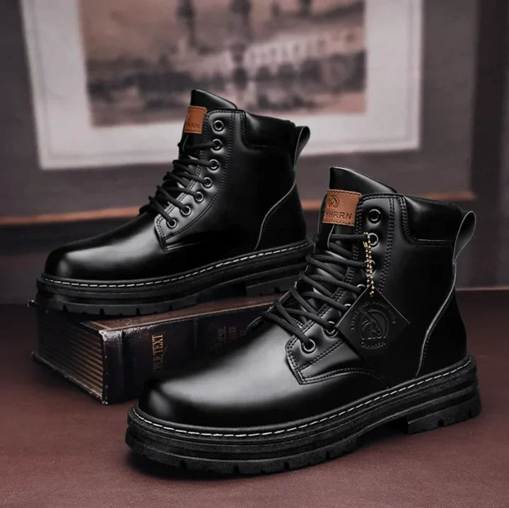 Zwarte elegante heren veterschoenen Tim, een tijdloze keuze voor zakelijke bijeenkomsten en speciale gelegenheden.