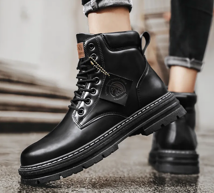 Heren mode: zwarte enkelboots met patchwork detail, een must-have voor de winter.